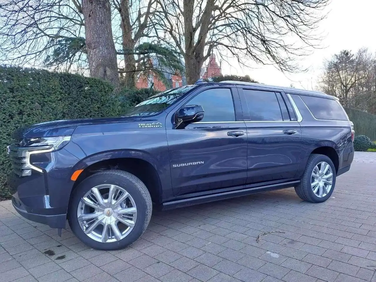 Photo 1 : Chevrolet Suburban 2024 Petrol