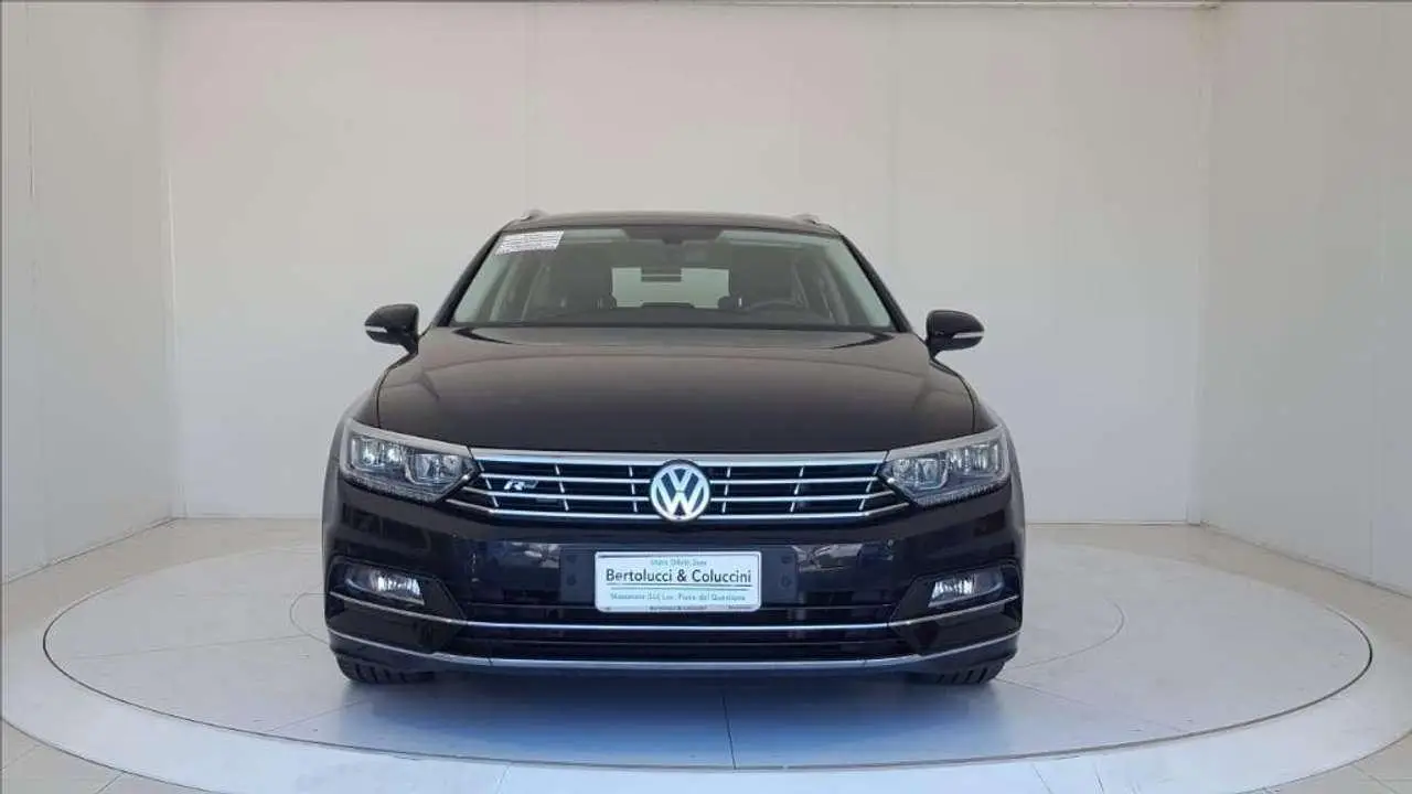 Photo 1 : Volkswagen Passat 2018 Diesel