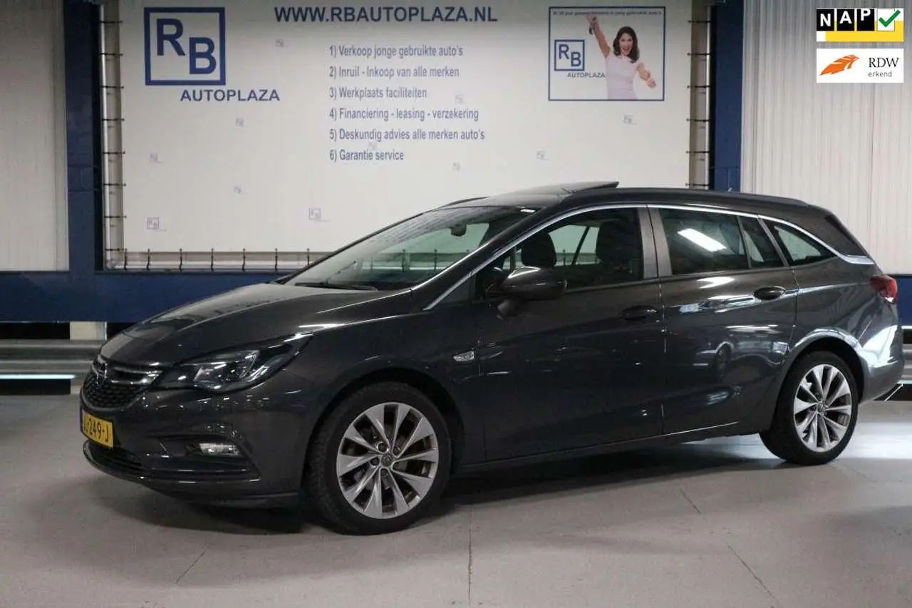 Photo 1 : Opel Astra 2016 Petrol