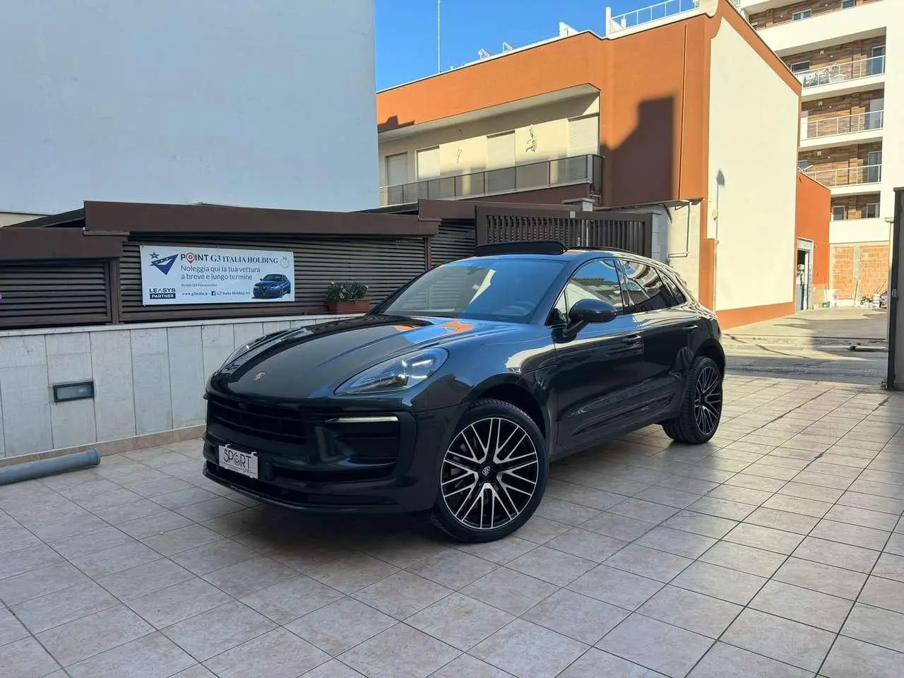 Photo 1 : Porsche Macan 2022 Petrol