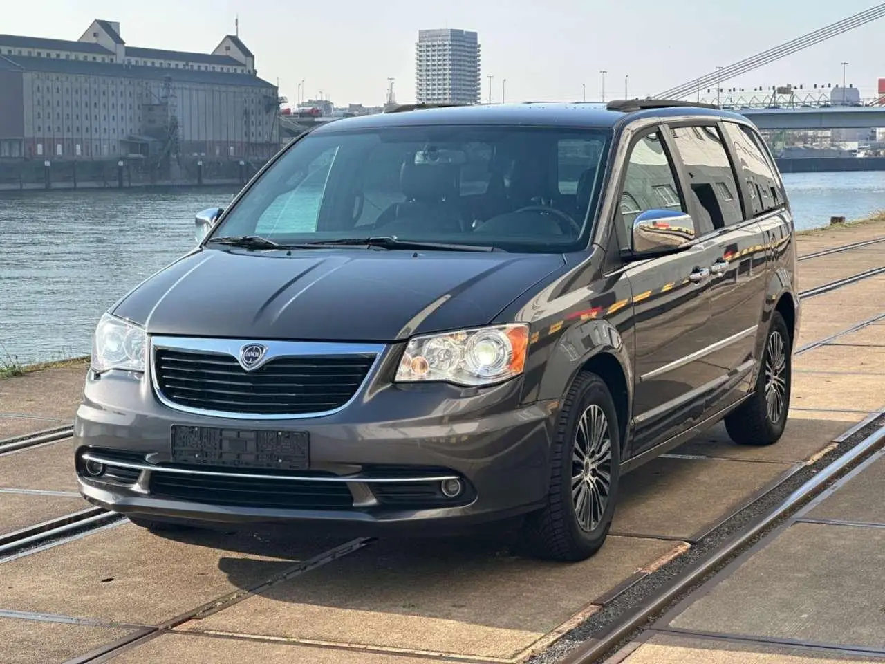 Photo 1 : Lancia Voyager 2015 Diesel