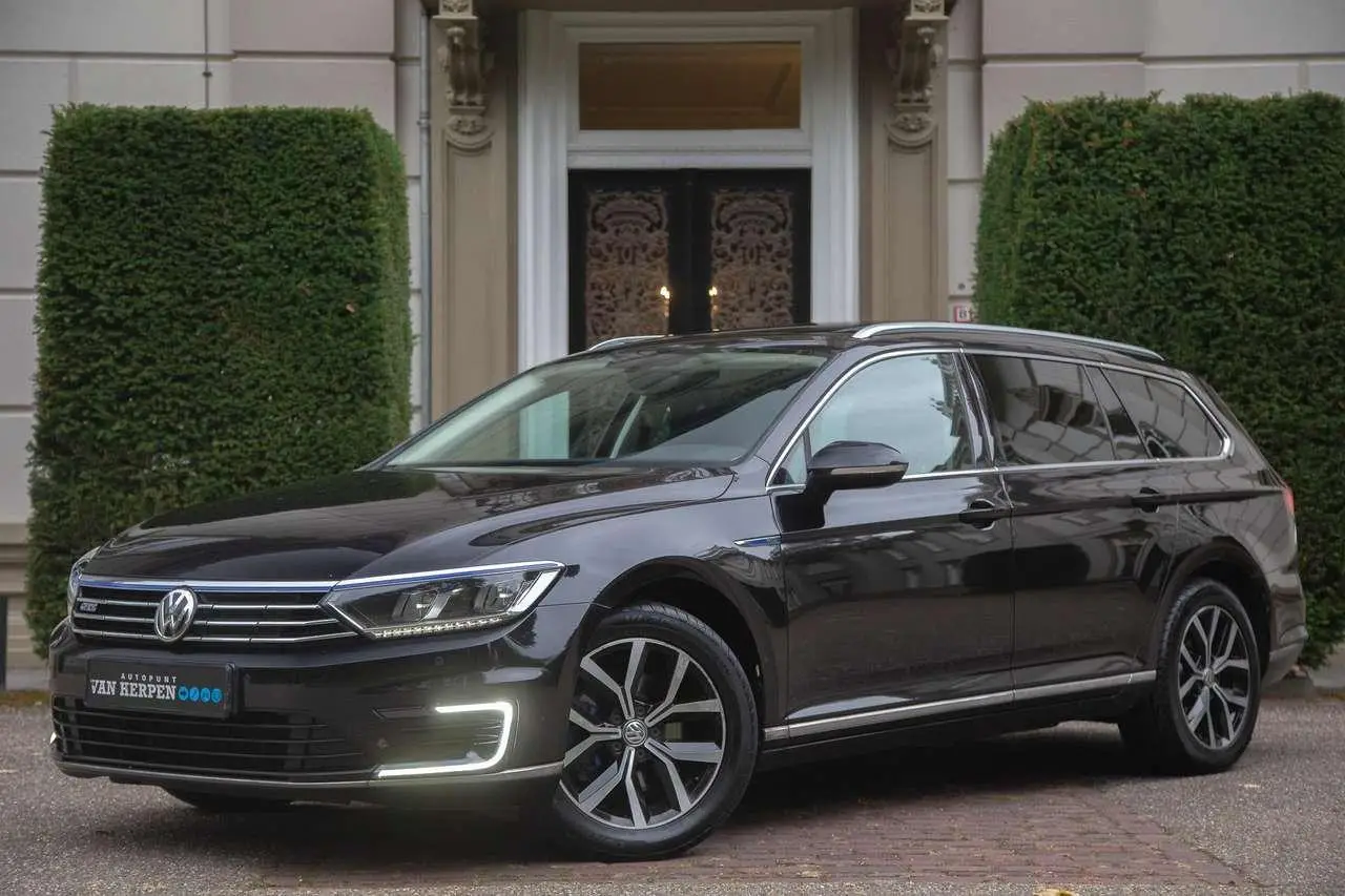 Photo 1 : Volkswagen Passat 2015 Hybride