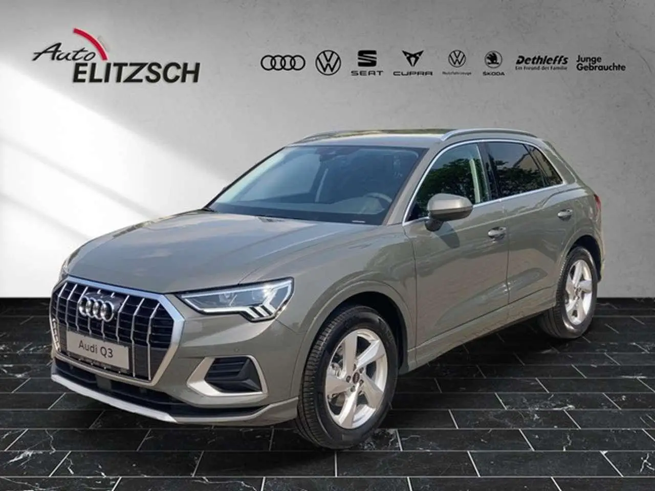 Photo 1 : Audi Q3 2023 Petrol