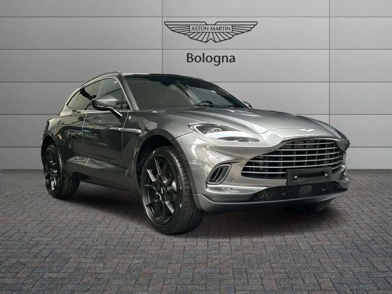 Photo 1 : Aston Martin Dbx 2024 Essence