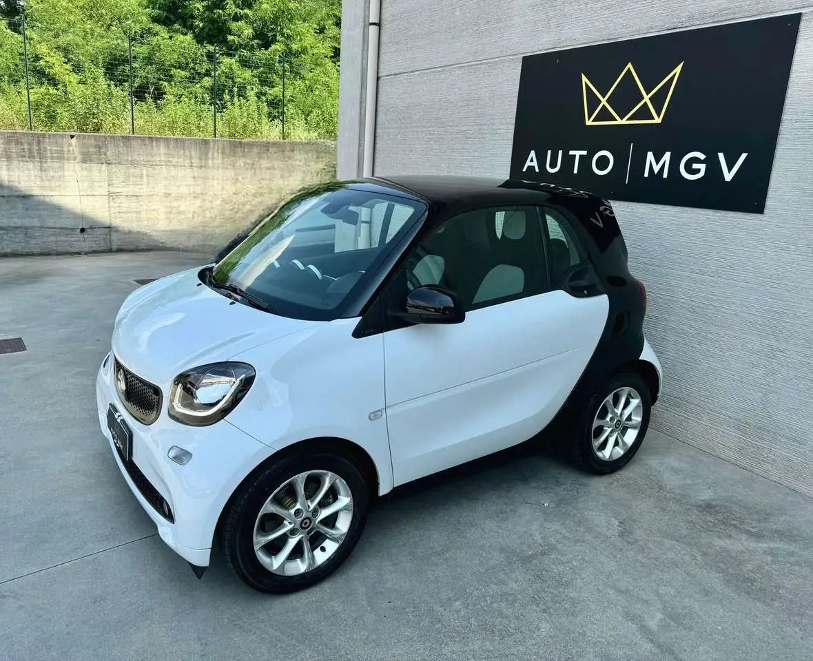 Photo 1 : Smart Fortwo 2015 Petrol