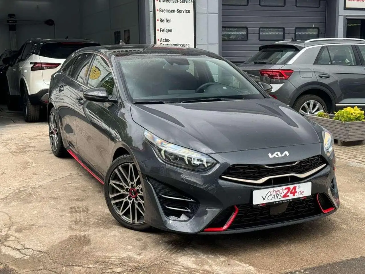 Photo 1 : Kia Proceed 2024 Petrol