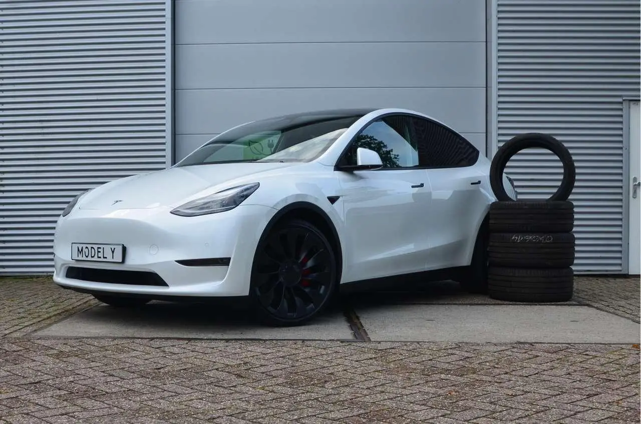 Photo 1 : Tesla Model Y 2022 Électrique