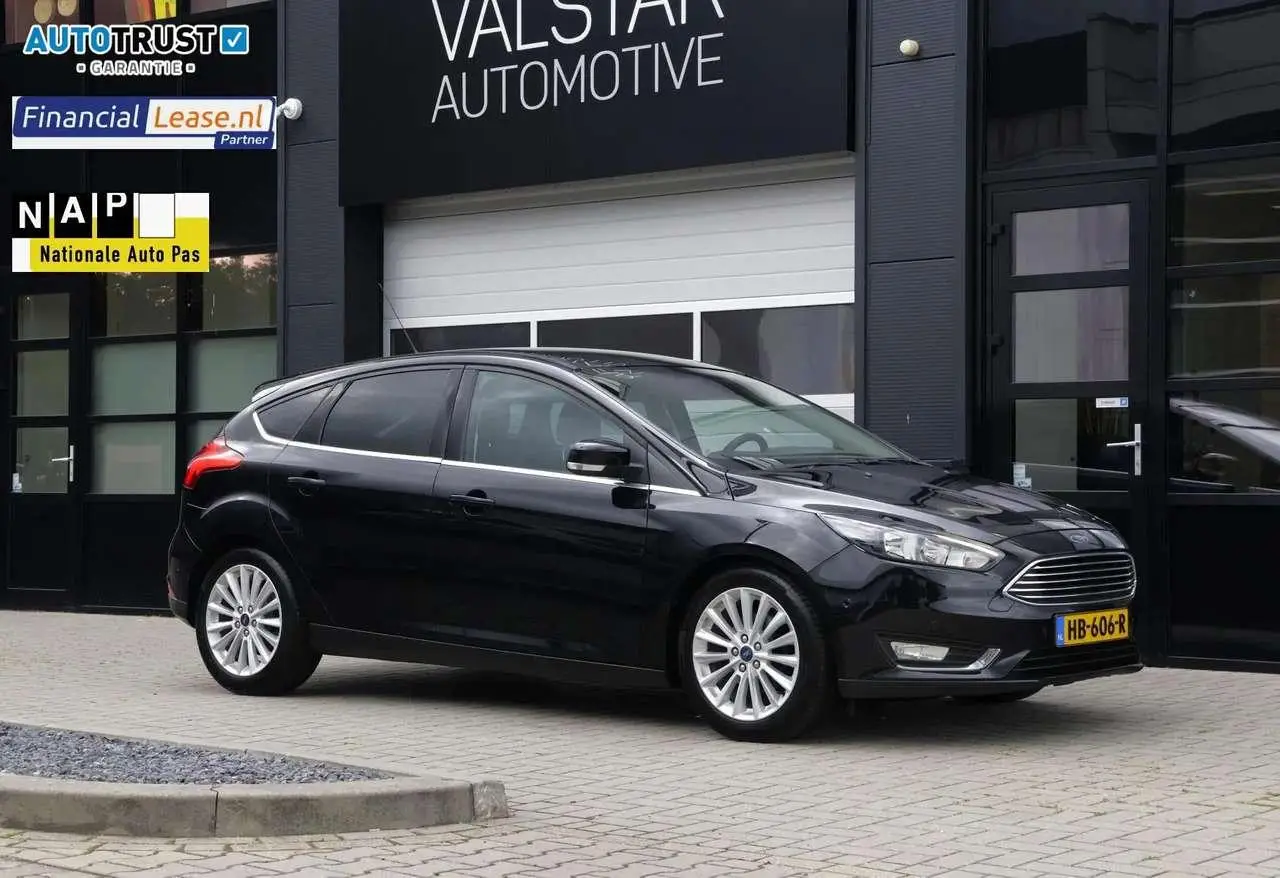 Photo 1 : Ford Focus 2015 Petrol