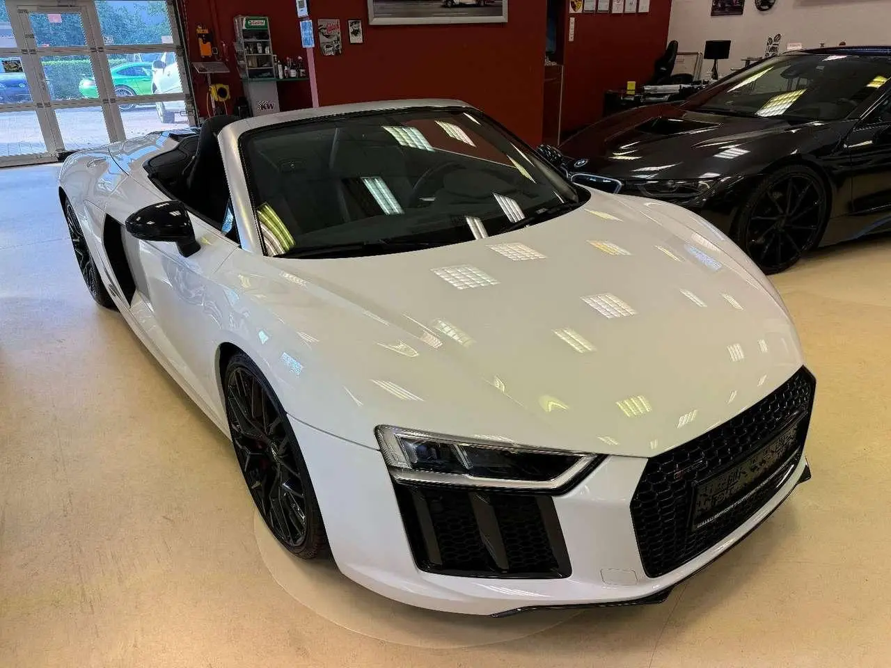 Photo 1 : Audi R8 2018 Petrol