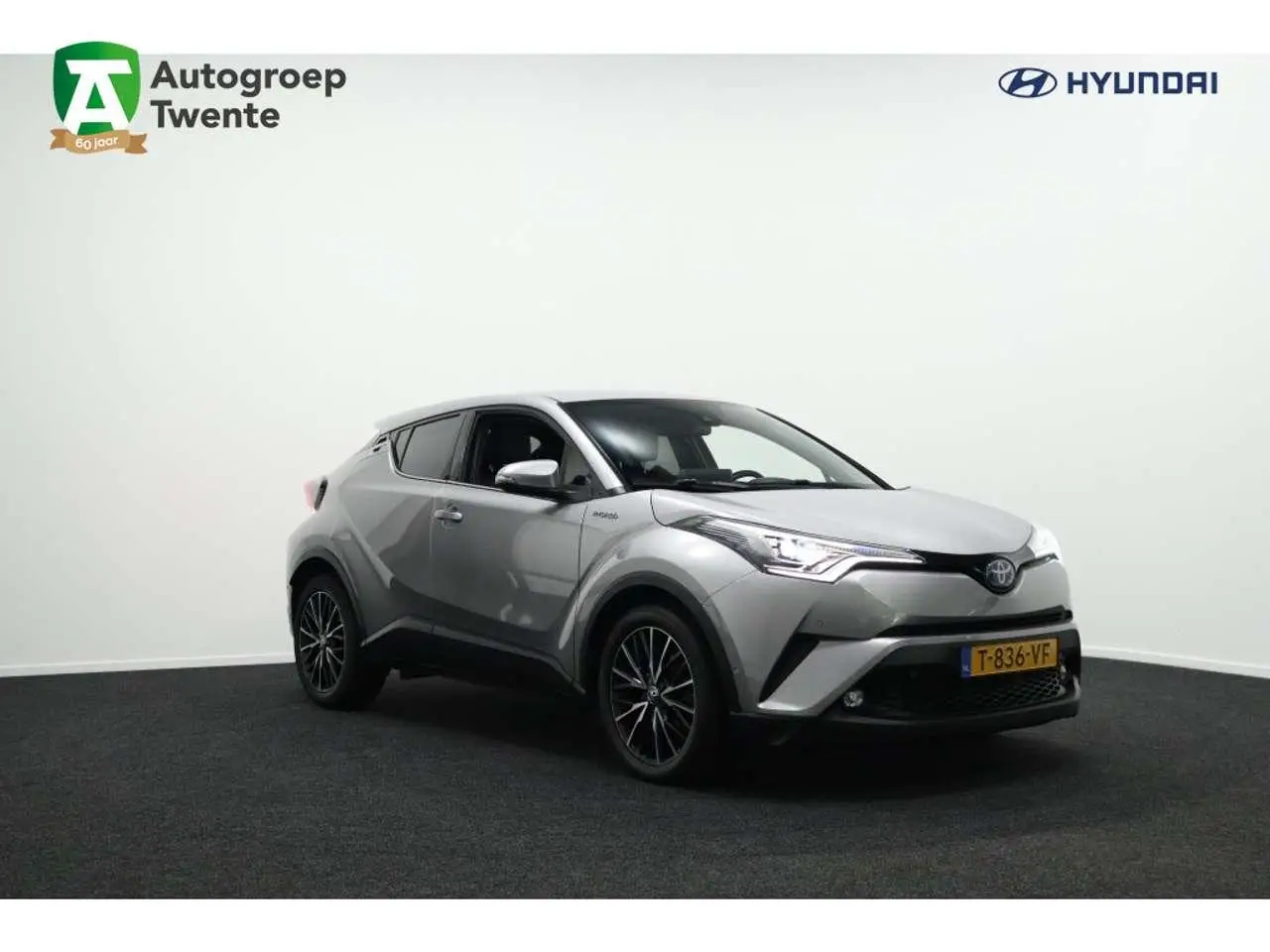 Photo 1 : Toyota C-hr 2019 Hybrid