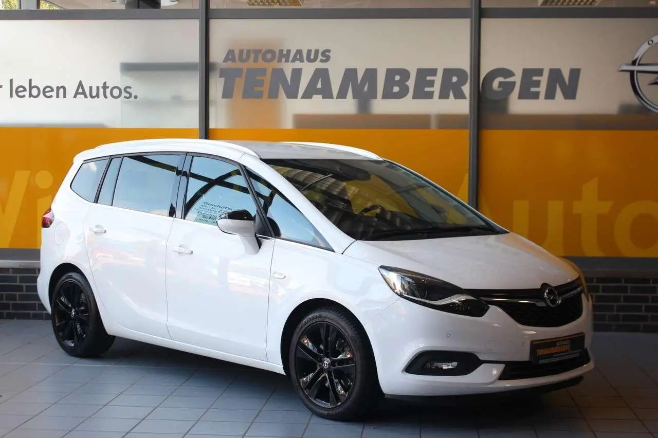 Photo 1 : Opel Zafira 2017 Petrol