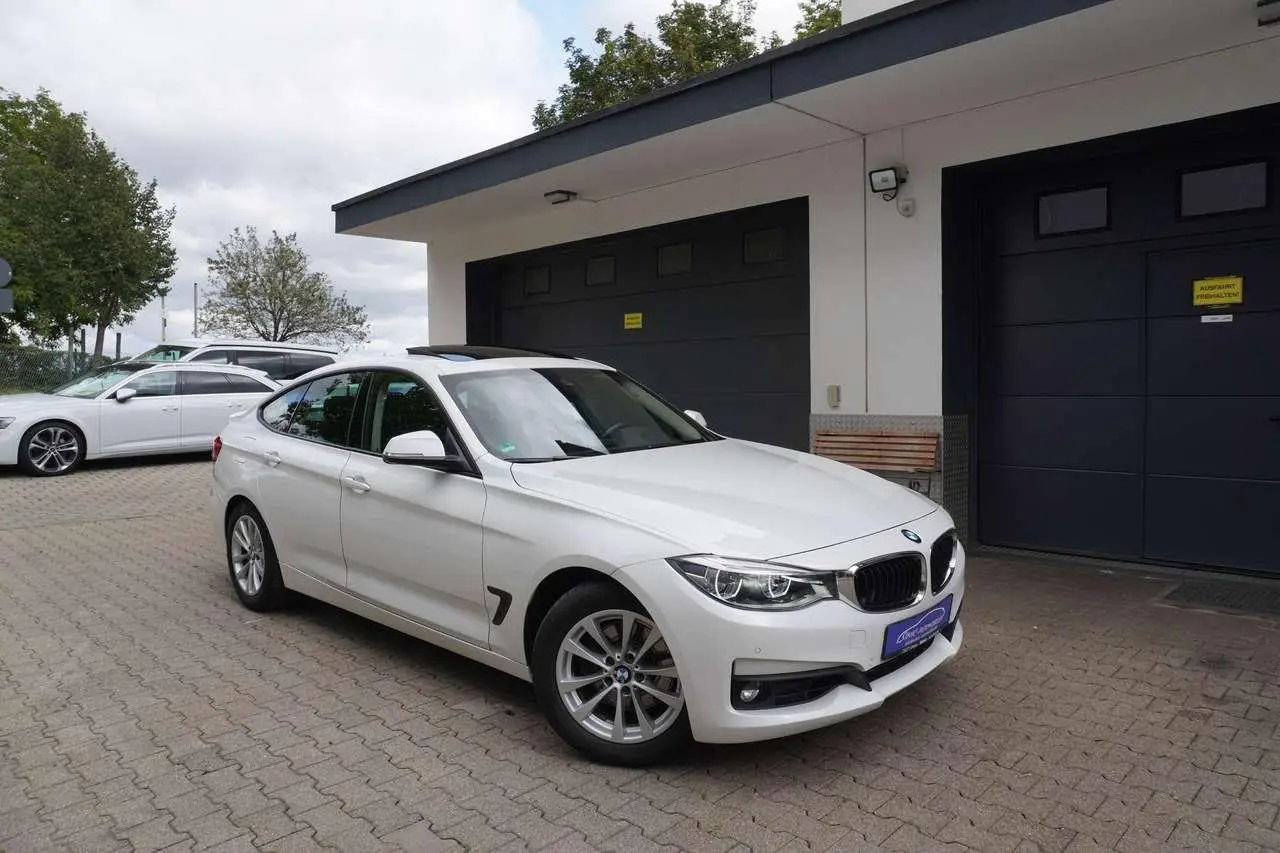 Photo 1 : Bmw Serie 3 2018 Petrol