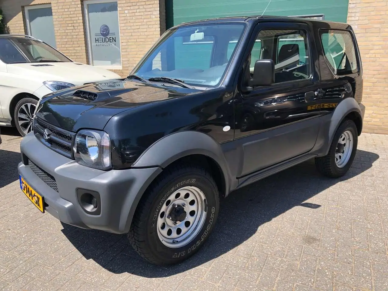 Photo 1 : Suzuki Jimny 2015 Petrol