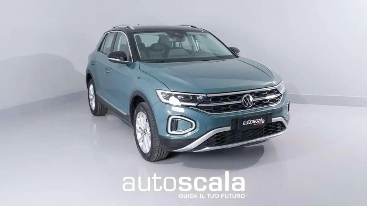 Photo 1 : Volkswagen T-roc 2024 Essence