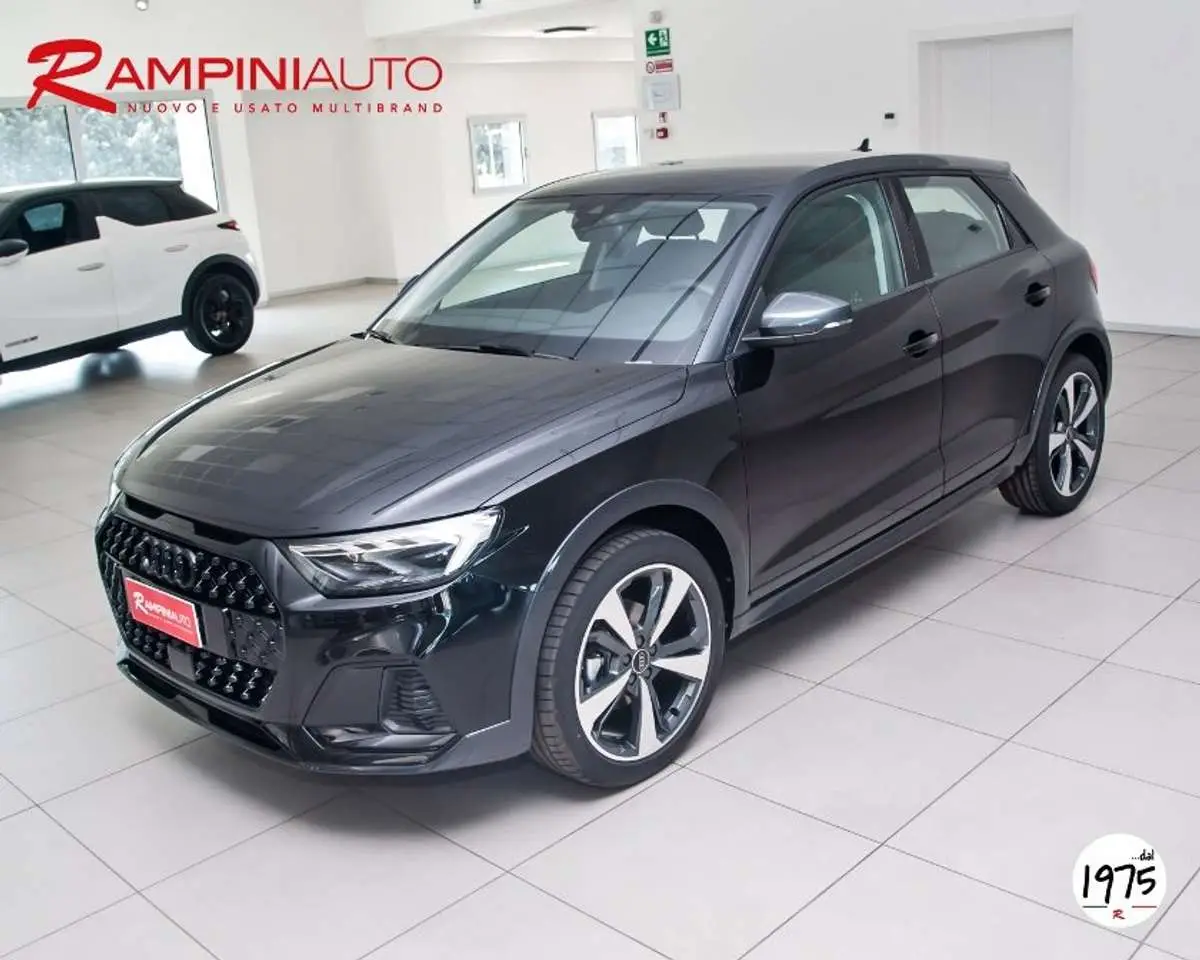 Photo 1 : Audi A1 2024 Petrol