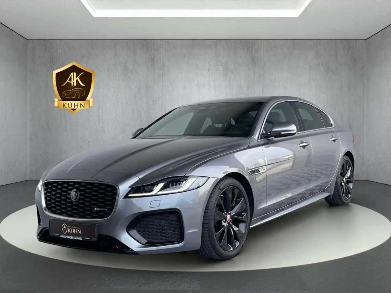 Photo 1 : Jaguar Xf 2023 Essence