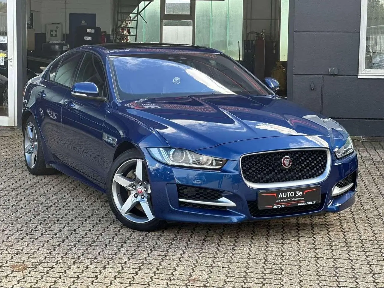 Photo 1 : Jaguar Xe 2015 Diesel