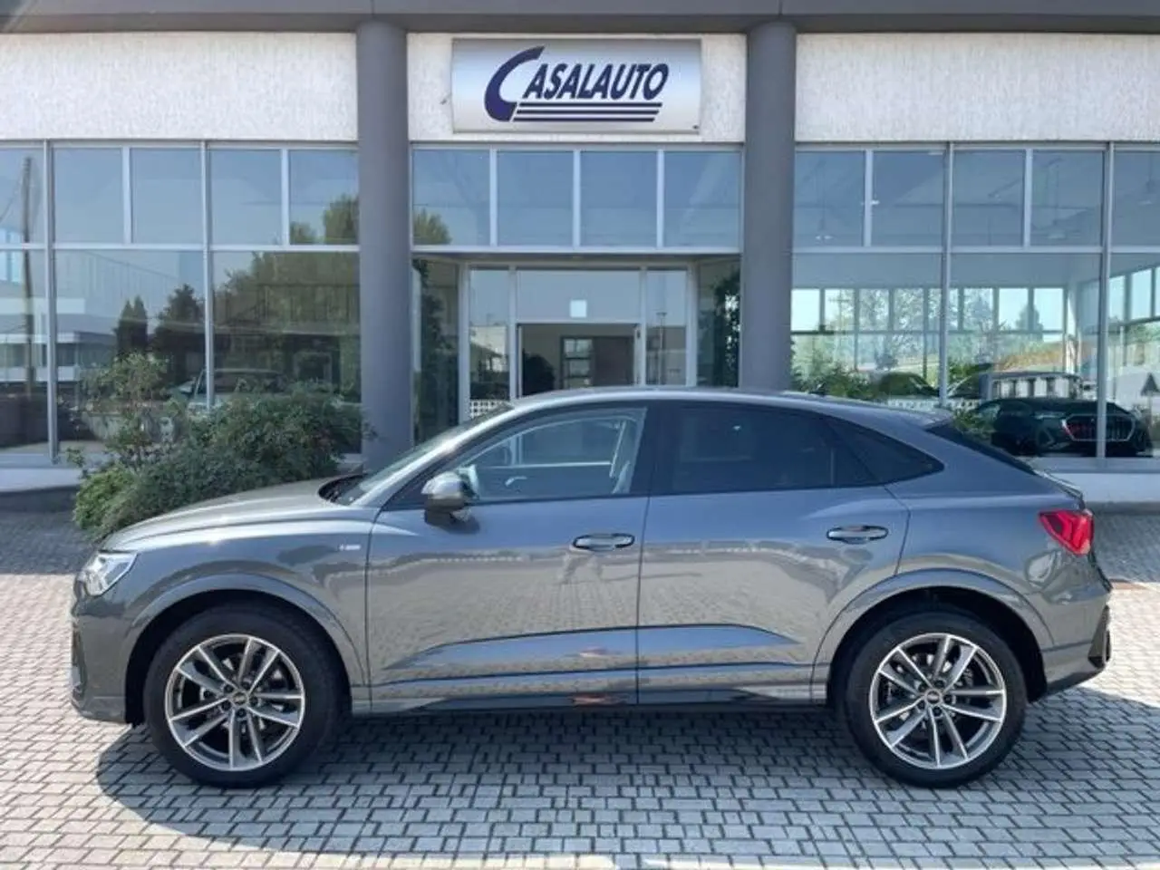 Photo 1 : Audi Q3 2024 Diesel