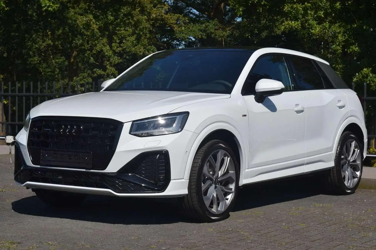 Photo 1 : Audi Q2 2023 Petrol