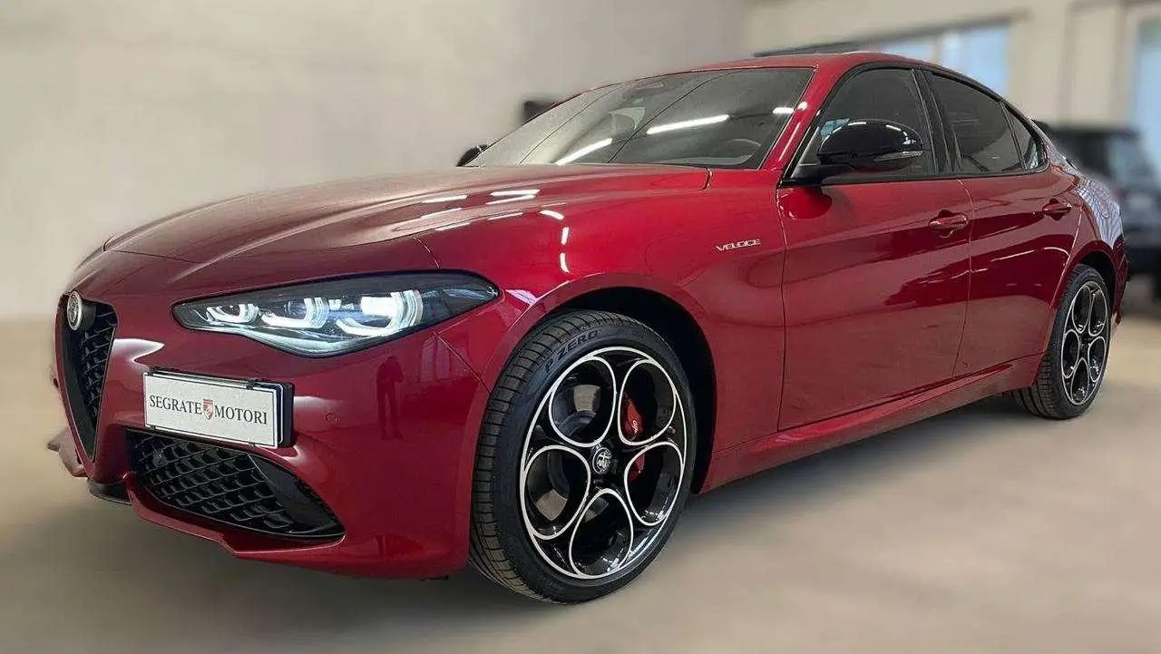 Photo 1 : Alfa Romeo Giulia 2024 Essence