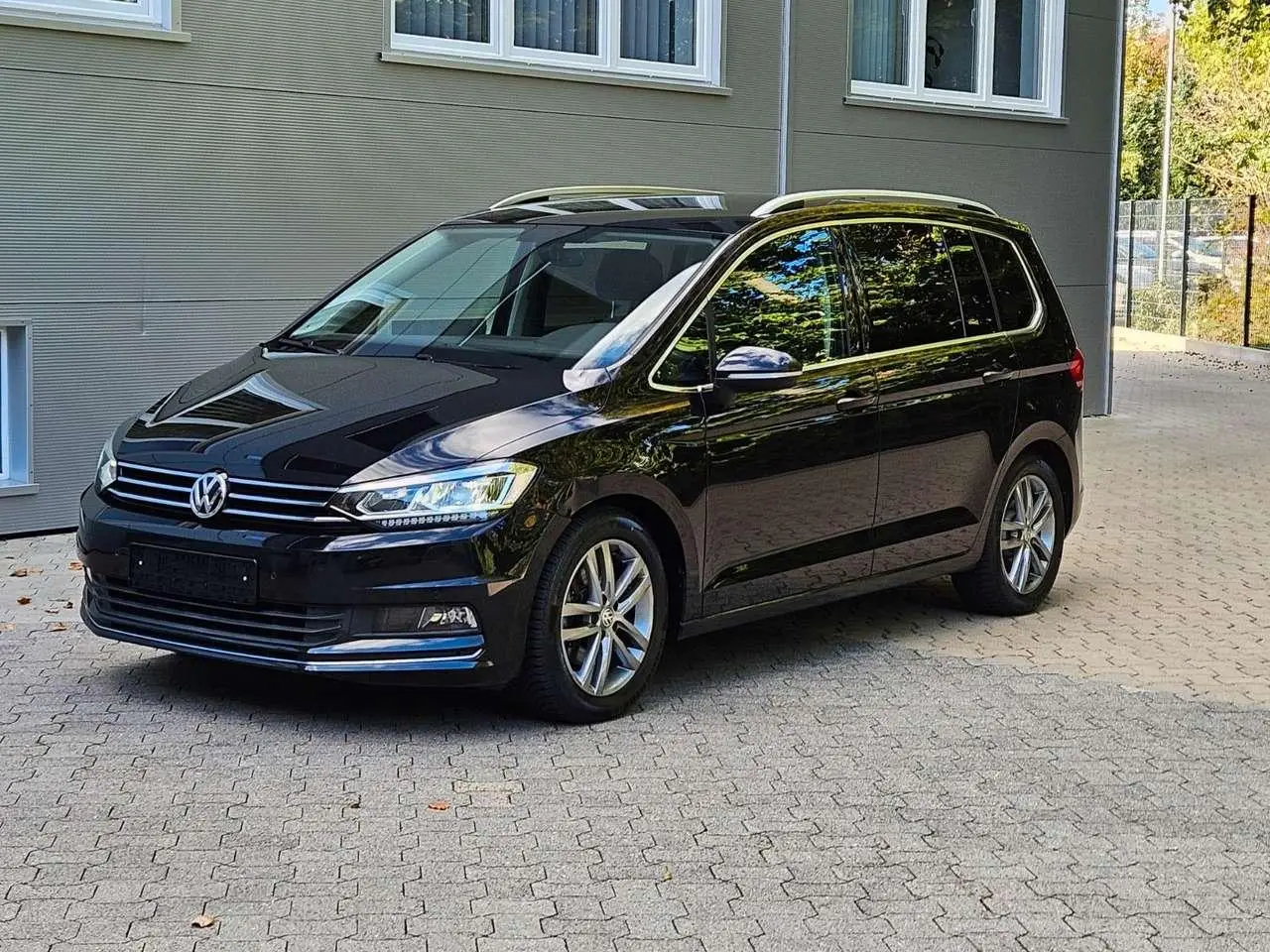 Photo 1 : Volkswagen Touran 2017 Petrol