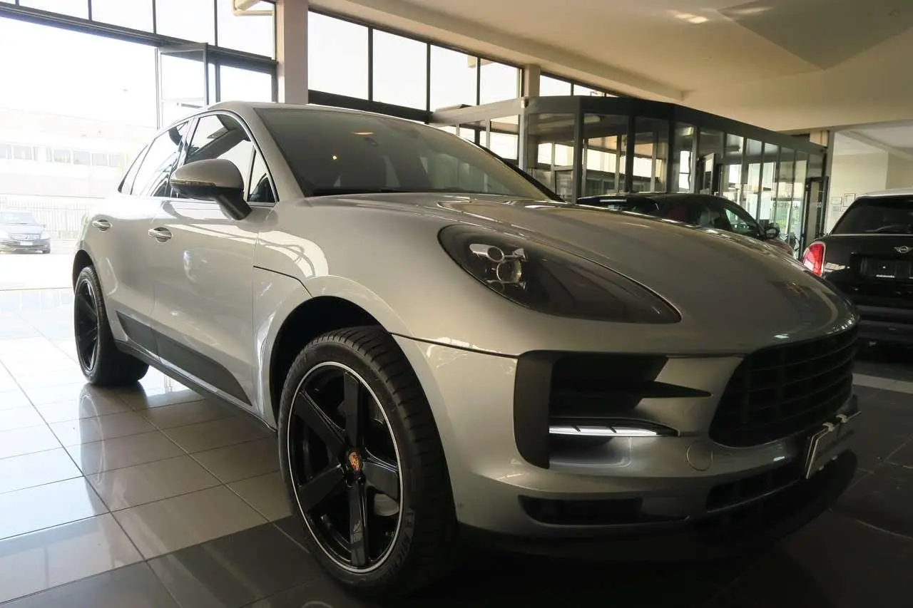 Photo 1 : Porsche Macan 2021 Essence