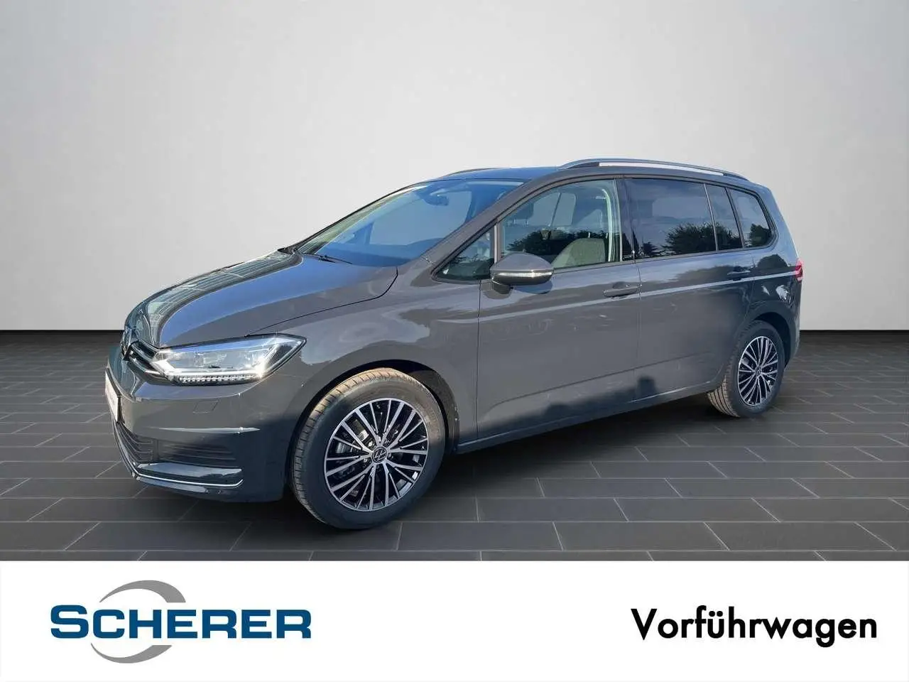 Photo 1 : Volkswagen Touran 2024 Essence