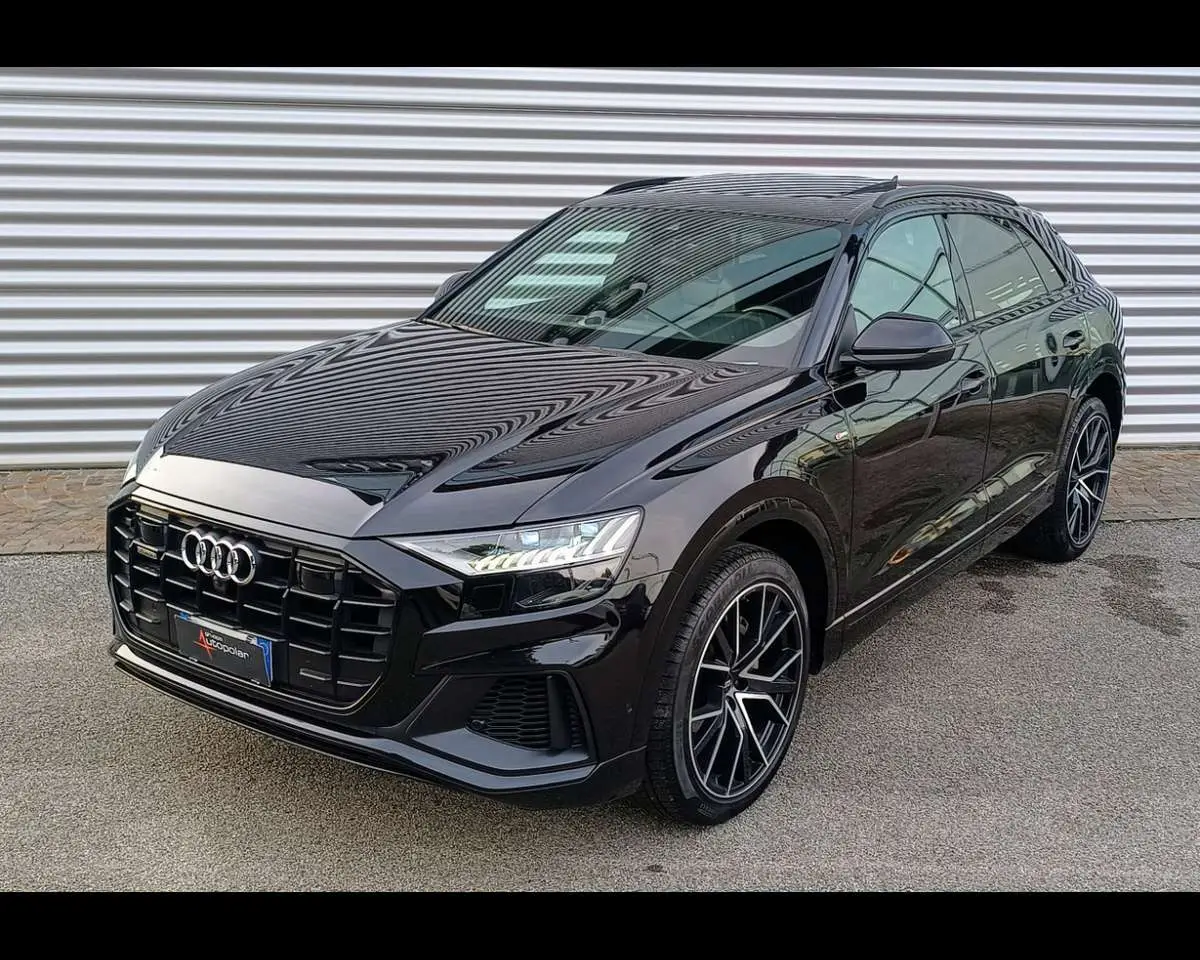 Photo 1 : Audi Q8 2019 Hybrid