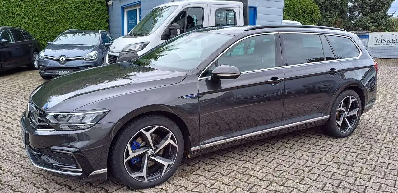 Photo 1 : Volkswagen Passat 2020 Hybride