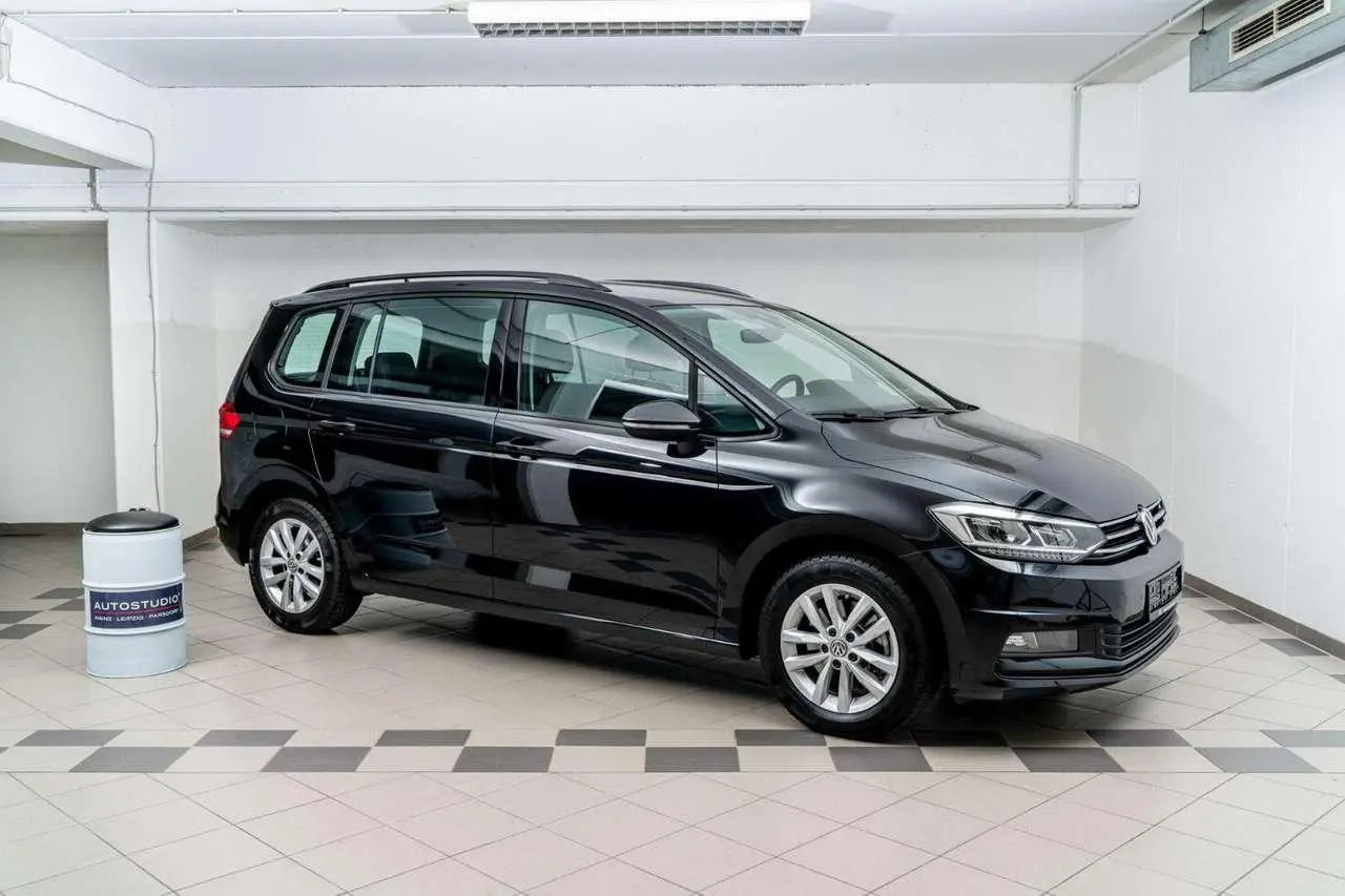 Photo 1 : Volkswagen Touran 2022 Essence