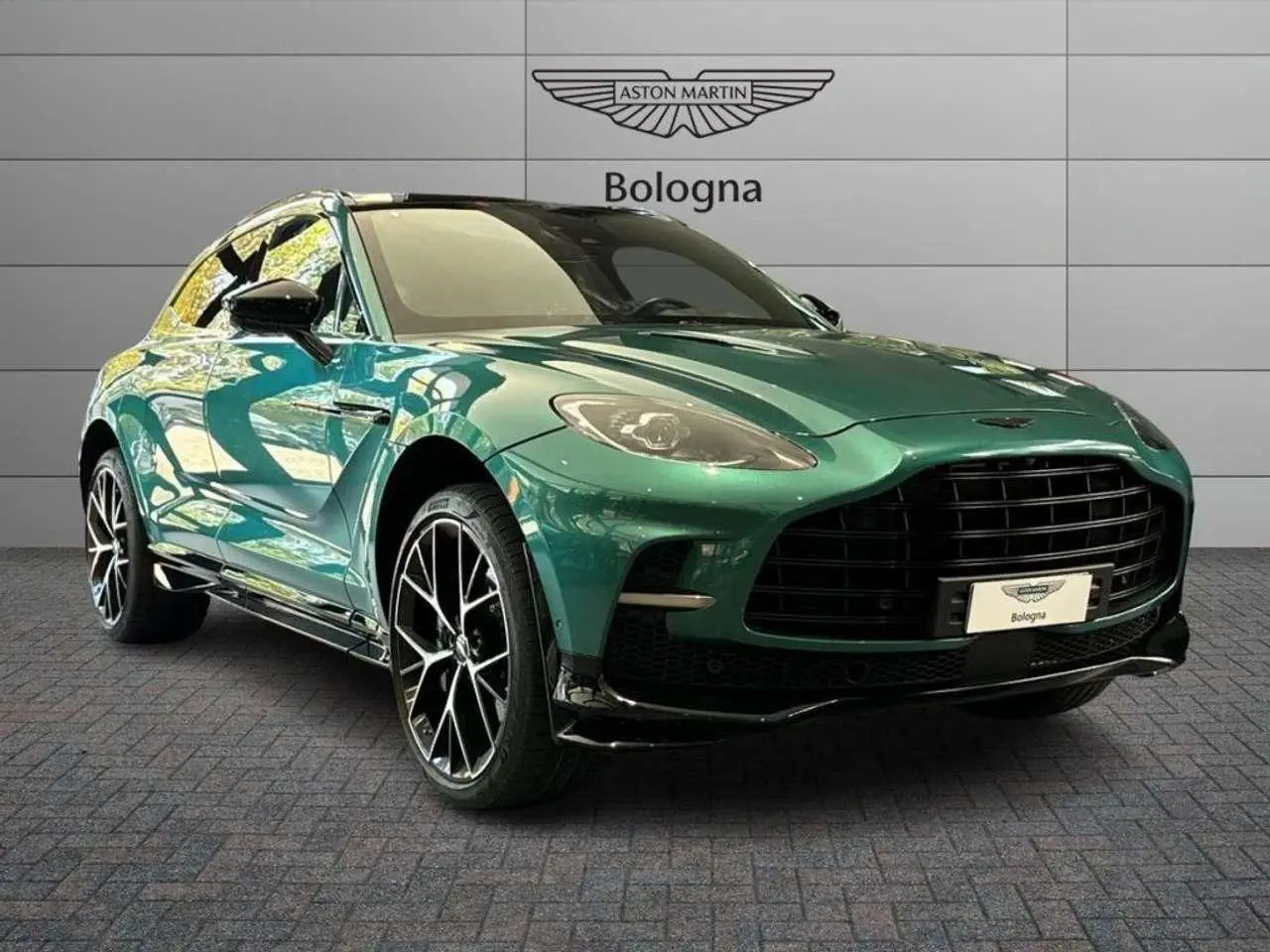 Photo 1 : Aston Martin Dbx 2023 Petrol