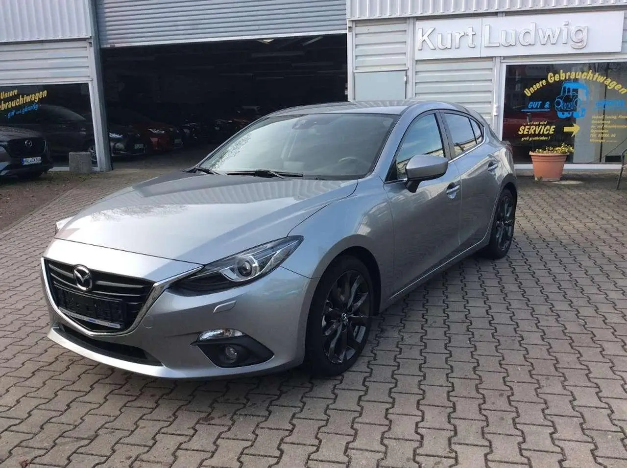 Photo 1 : Mazda 3 2016 Petrol