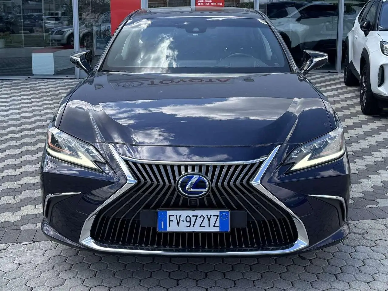 Photo 1 : Lexus Es 2019 Hybrid