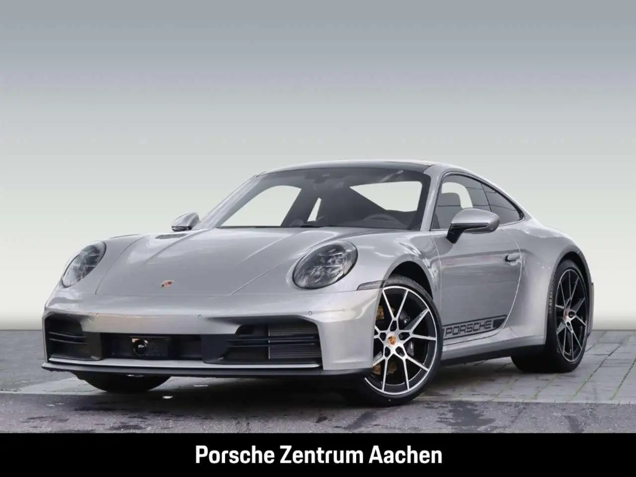 Photo 1 : Porsche 992 2024 Essence