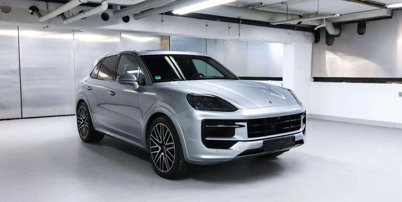 Photo 1 : Porsche Cayenne 2023 Petrol