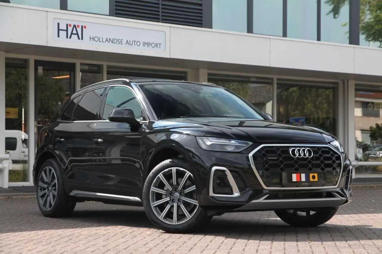 Photo 1 : Audi Q5 2022 Hybrid