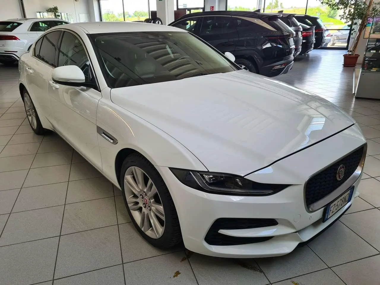 Photo 1 : Jaguar Xe 2019 Diesel