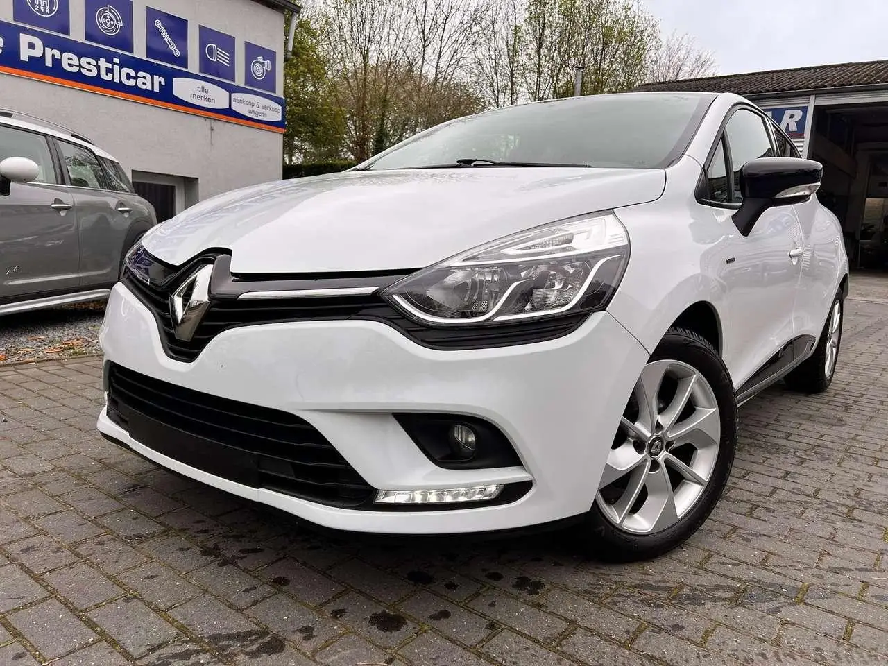 Photo 1 : Renault Clio 2017 Essence