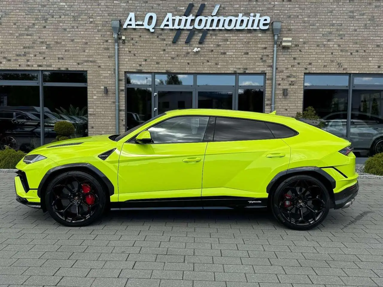 Photo 1 : Lamborghini Urus 2024 Petrol