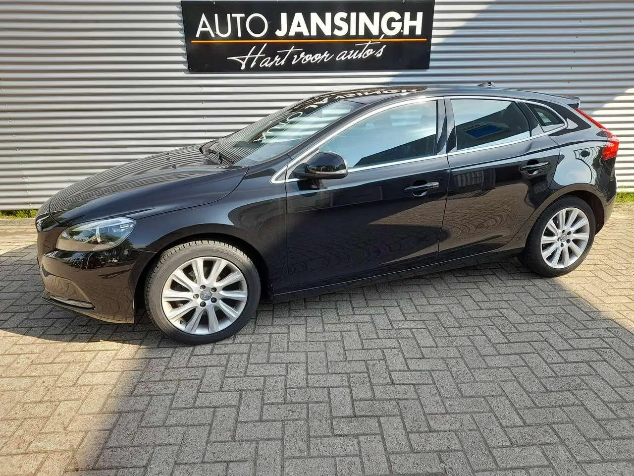 Photo 1 : Volvo V40 2016 Petrol