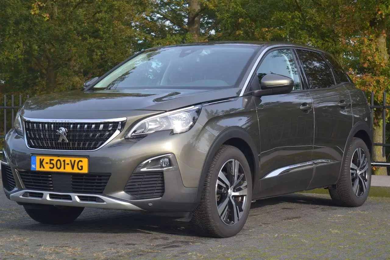 Photo 1 : Peugeot 3008 2019 Essence