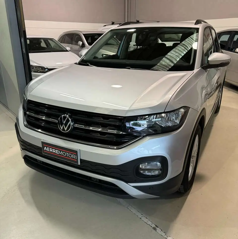 Photo 1 : Volkswagen T-cross 2022 Essence