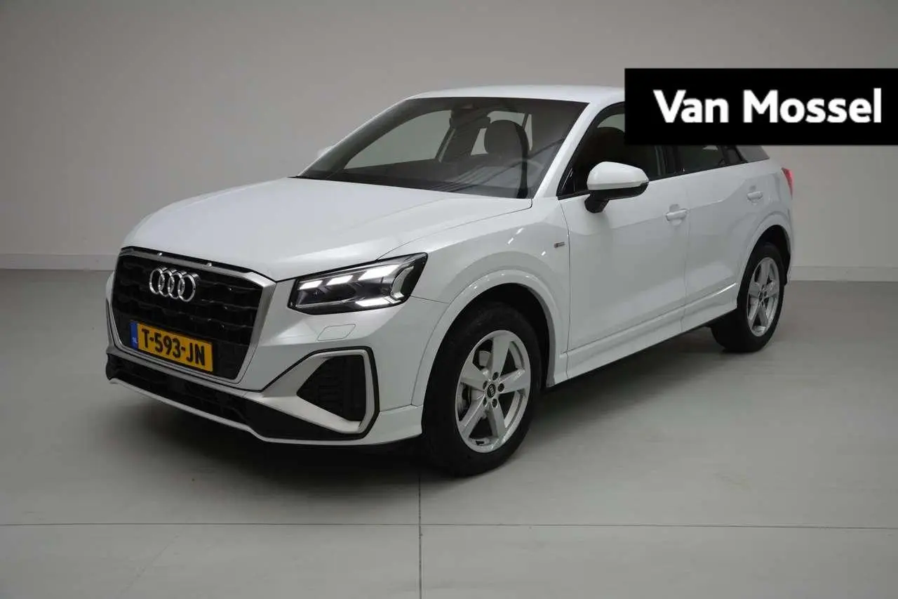 Photo 1 : Audi Q2 2023 Petrol