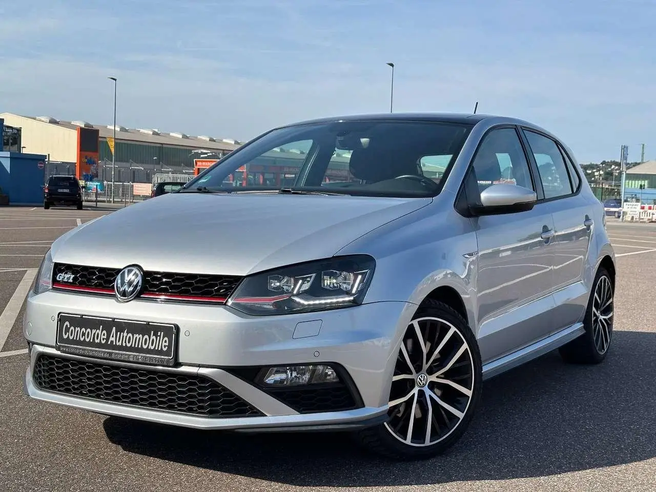 Photo 1 : Volkswagen Polo 2015 Petrol