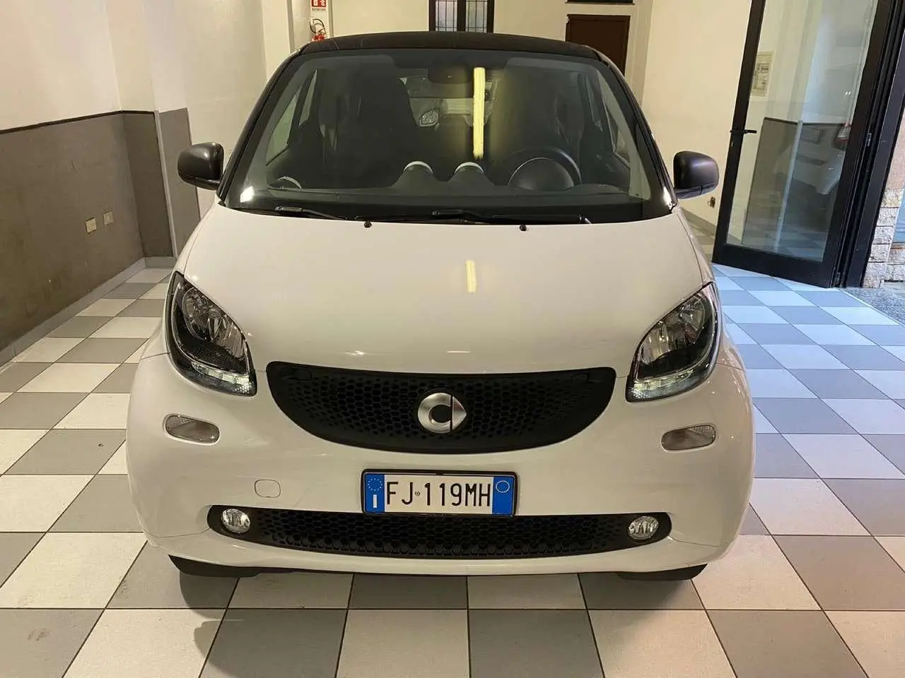 Photo 1 : Smart Fortwo 2017 Petrol