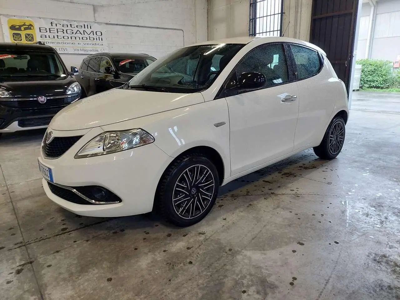 Photo 1 : Lancia Ypsilon 2017 Essence