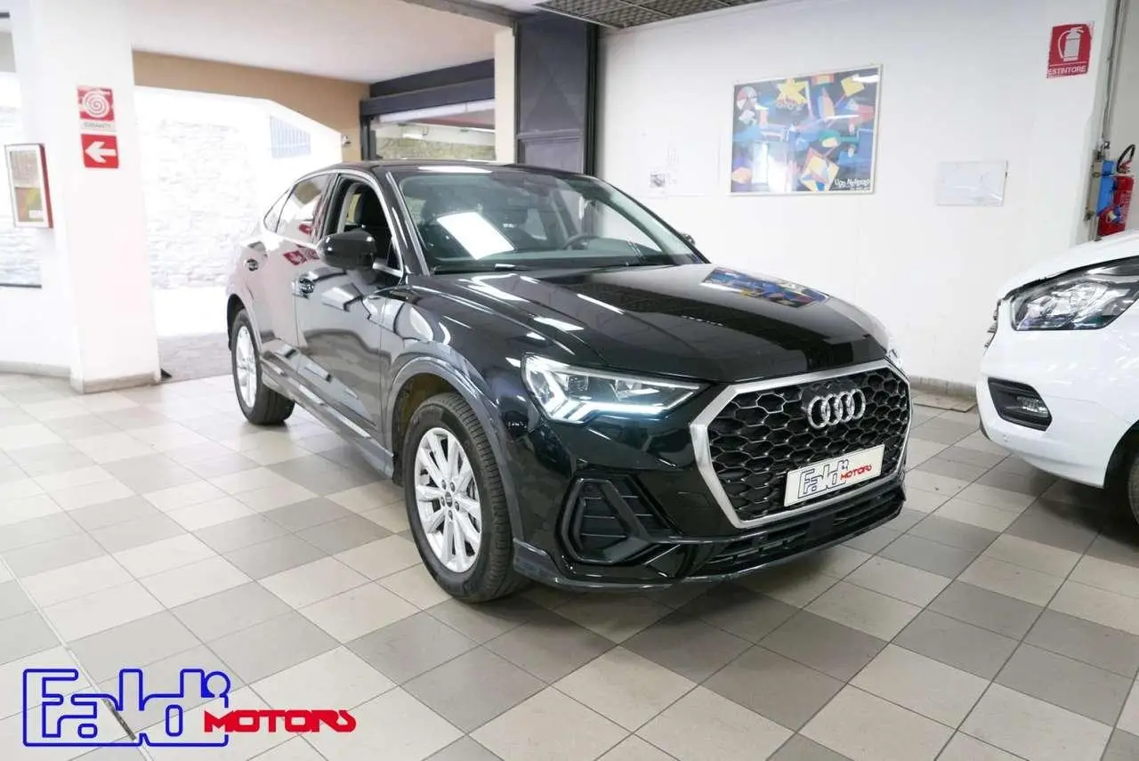 Photo 1 : Audi Q3 2023 Hybride