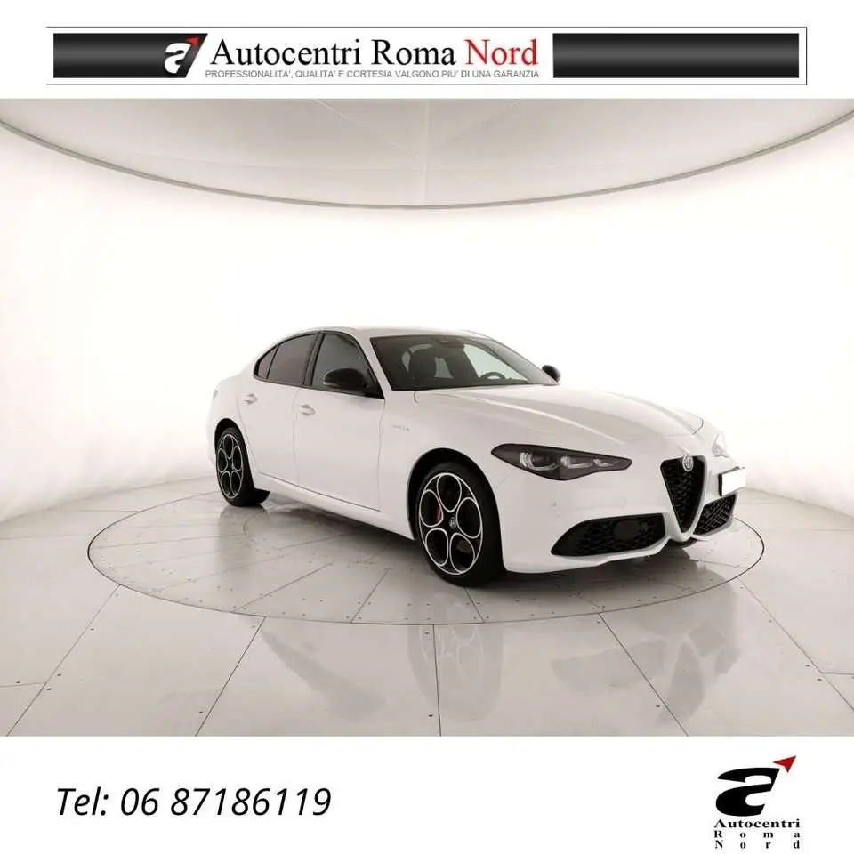 Photo 1 : Alfa Romeo Giulia 2023 Petrol