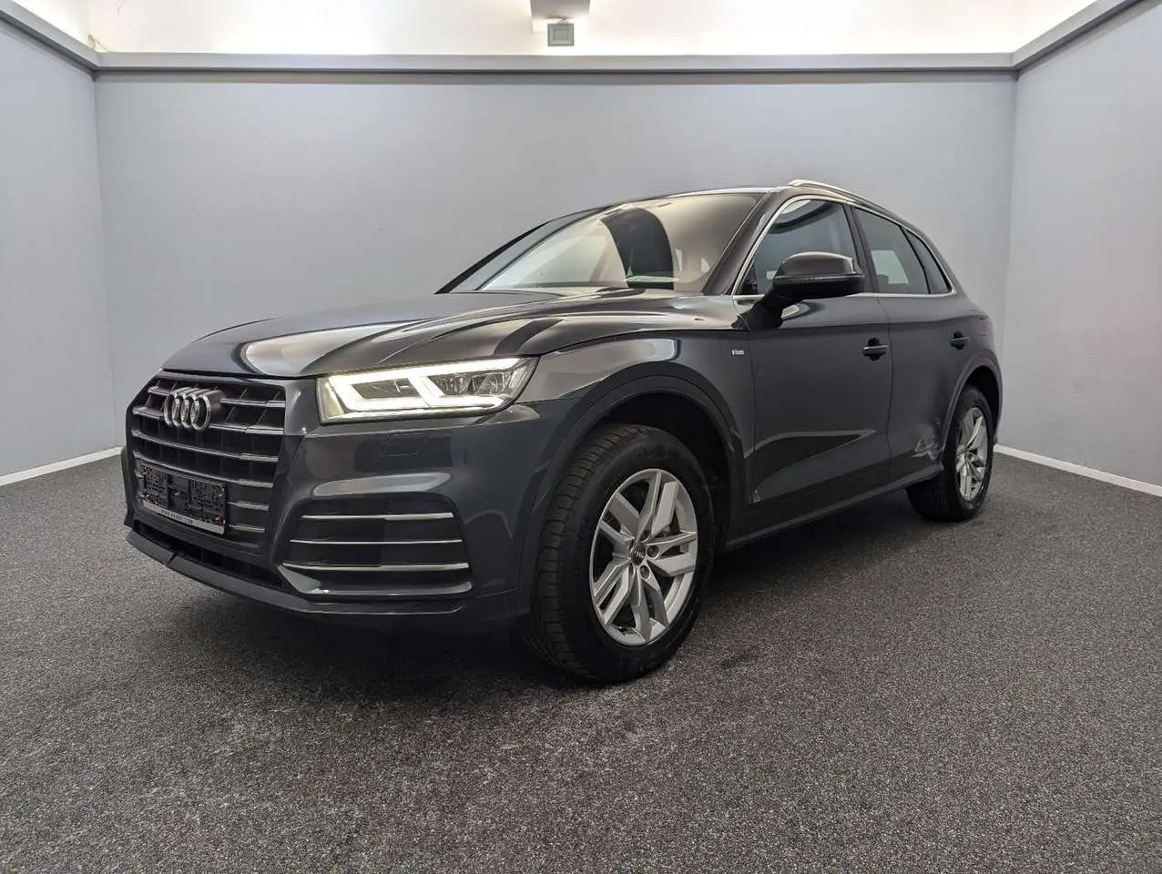 Photo 1 : Audi Q5 2019 Hybrid