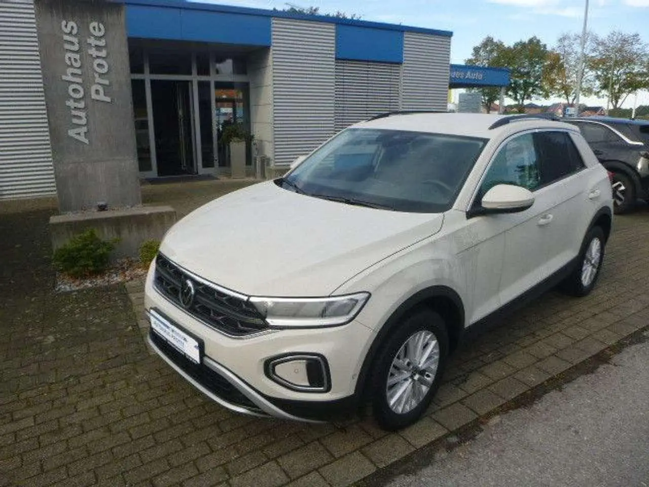 Photo 1 : Volkswagen T-roc 2023 Essence